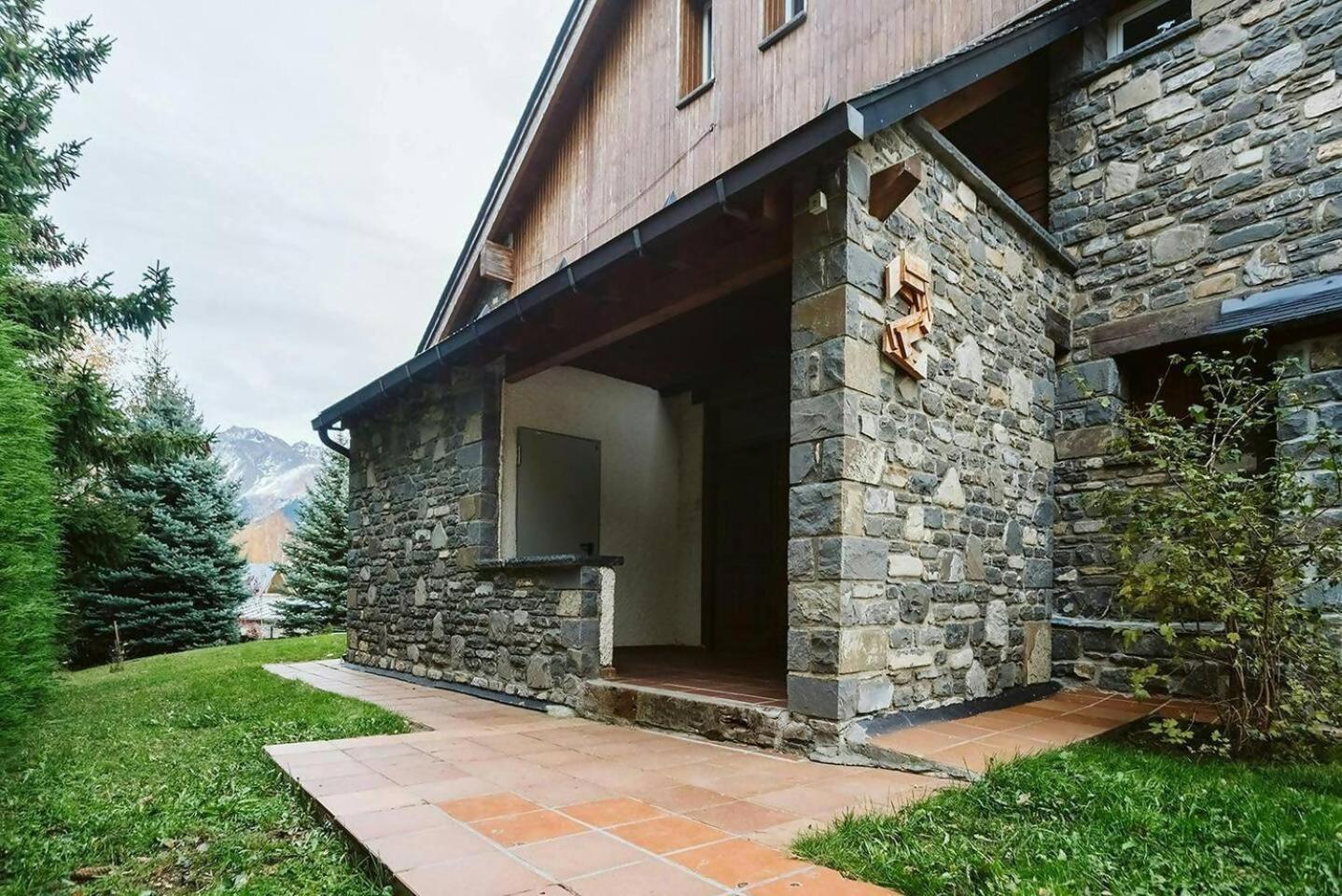 Olympia Tus Mascotas Son Bienvenidas Formigal Exteriör bild