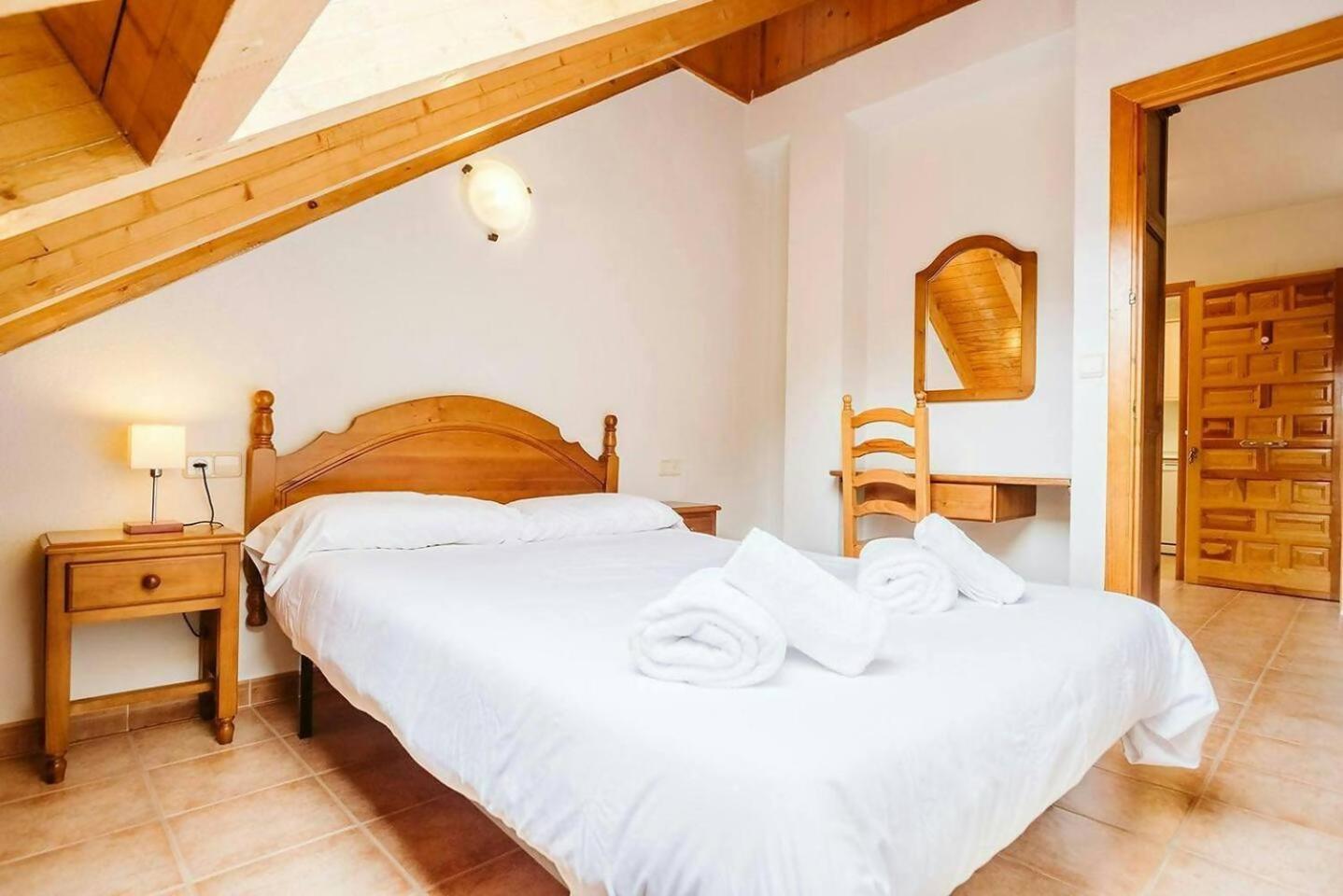 Olympia Tus Mascotas Son Bienvenidas Formigal Exteriör bild